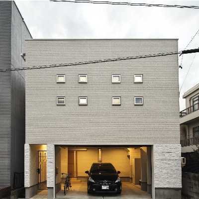 森の中にたたずむ家